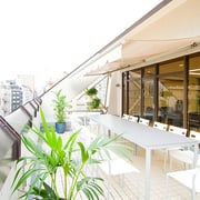 別フロアにあるオープンバルコニー。パーティーにも活用できます。