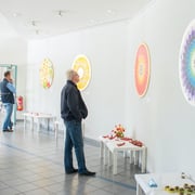 Besucher der Galerie