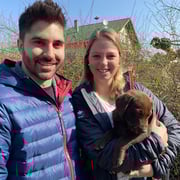 Annina und Kevin mit Patch, Rüde türkis