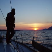 spektakulärer Sonnenuntergang auf See