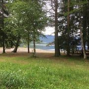 rasteplass ved minnestein