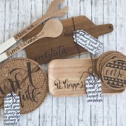 verschiedene Artikel mit Brandlettering verschönert.