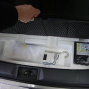 パンク修理キットを搭載。