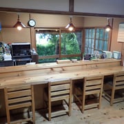 オーナーシェフとの会話がはずむ常連様専用席