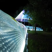 こちらは無色のエアセルマット。硬質な輝きを放っています。