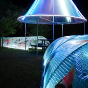 手前は、青いエアセルマット。奥は、透明無色のエアセルマットとなります。