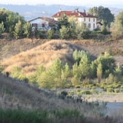 cava mai ripristinata adiacente alle abitazioni