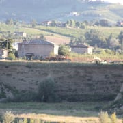 una parete di un "piccolo buco"