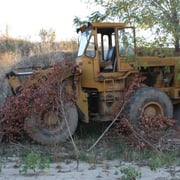mezzi abbandonati dentro alla cava  mai ripristinata
