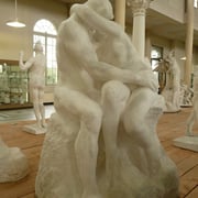 Le baiser : c'est le moment tragique où Francesca et Paolo cèdent à leurs sentiments. Malheureusement, le mari de Francesca les surprend et les tue.