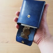 左利きの人は下向きで使用すると、