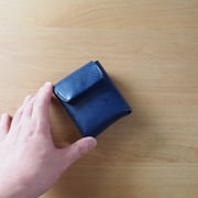 コンパクト二つ折りウォレット