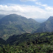 Villamegin y Serandi (Proaza). El Sabil. Senda del Oso.