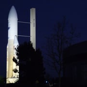 Le lanceur Ariane sur l'esplanade de La Citée de l'Espace.