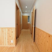 管理棟にはシャワー室などの必要な設備が揃っています。