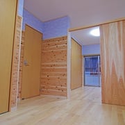 子ども室は将来、間仕切りできるように仕切り扉を入れています。