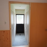 外からも出入りできるシャワー室は４室あります。