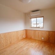 子ども室１　床板は樺桜です。