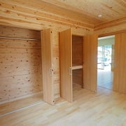 寝室です。収納がたくさんあります。