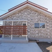 外に洗濯物干し場と外洗い場を2箇所設けました。