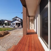 ウッドデッキは腐りにくいマニルカラを使用しました。