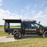 Isuzu D-MAX Pickup mit vielseitig nutzbarer Pickup-Box als Festaufbau, inklusive seitlicher Klappen, Heckauszug und Stauboxen
