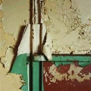 Peinture au plomb très écaillée