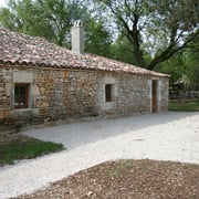 la terrasse de l'auberge - venez vous restaurez lors de votre séjour en gîte dans le lot sur les causses du Quercy.