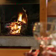 le restaurant avec son feu de cheminée
