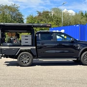Ford Ranger mit PEPEC Festaufbau und individuellem Hufschmied Innenausbau für mobilen Handwerkseinsatz