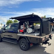 PEPEC Festaufbau auf Ford Ranger mit Hufschmied Innenausbau als flexibles Arbeitsfahrzeug für mobilen Einsatz