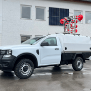 Behördenfahrzeug Ford Ranger Pickup mit PEPEC Festaufbau und Sondersignalanlage