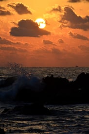 宿近くの海から見たご来光。ゲームの画面みたいです