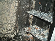 ダクト火災で焼けただれたダンパー