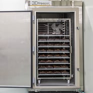 食材を短時間でムラなく均一に冷凍する3D急速冷凍機