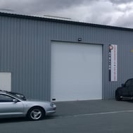 Porte de garage sectionnelle par ACMB Charpente metallique construction Brioux 79