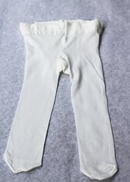 collant fin bébé fille ivoire de type collant de danse. A porter avec robe de bptême ou cérémonie. Magasin vêtements baptême cérémonie enfants Paris, Neuilly-sur-Seine. Expédition France et International
