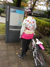 雑魚場(ざこば)跡に立つこの案内には、「下町」の由来が書かれています。その由来の内容は、イベント当日、皆さまの目で直接ご確認ください(^0^)