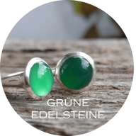 Handgefertigte Ringe mit grünem Edelsteinen in Silber