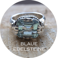 Handgefertigte Ringe mit blauen Edelstein in Silber