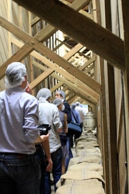 Eine Galerie Holzsilos für große Mengen Lagerkaffee