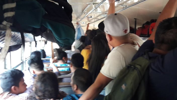 Bus - normal in Guatemala / auf dem Weg nach San Lucas