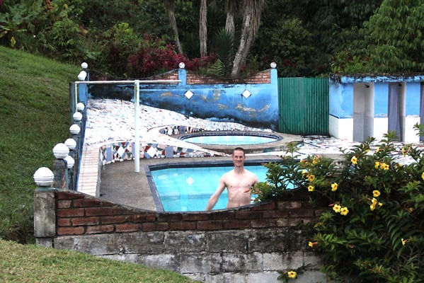 Pingo im Pool, Erfrischung nach einer langen Reise