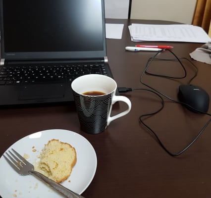 Kaffee und Kuchen und ein perfekter Arbeitsplatz!