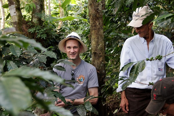 Pingo und Don Eriberto Fuertes (AACRI) im Kaffeetal