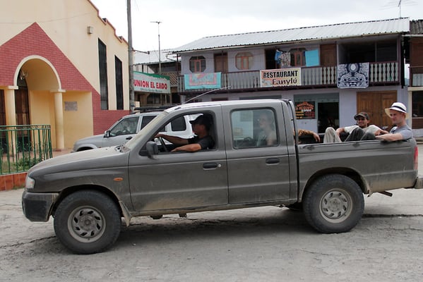 Reisen im Pickup durch Farmen der AACRI