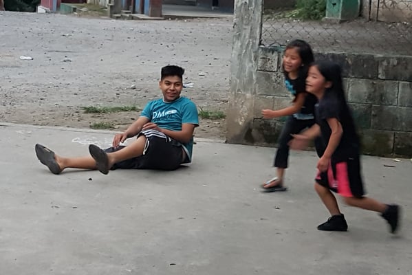 Galindo (Neffe von Genaro 16 Jr.), Linda 8 Jr. und ihre 6 Jr. Schwester