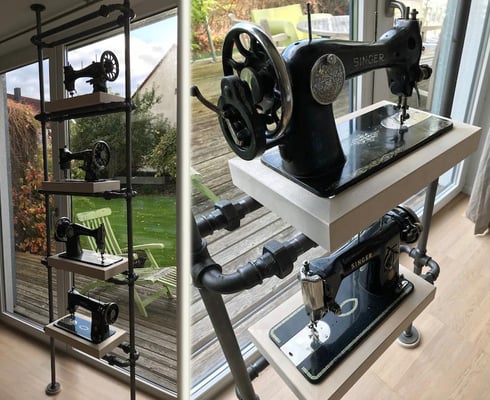 Ein Sammlerregal für alte Nähmaschinen. Der Stahl in Kombination mit den glänzenden starken Regalböden bringt die Objekte ideal zur Geltung. | (c) S. Weiher