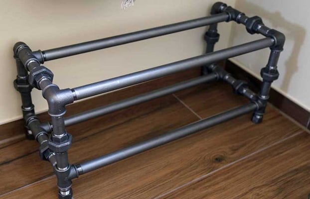 Schuhregal aus Rohren