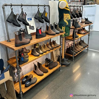 Mobile Regale für Messestand und Laden aus Rohren Industriestil